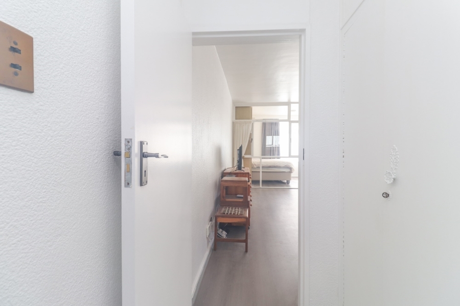 1 Bedroom Property for Sale in Sea Point Western Cape